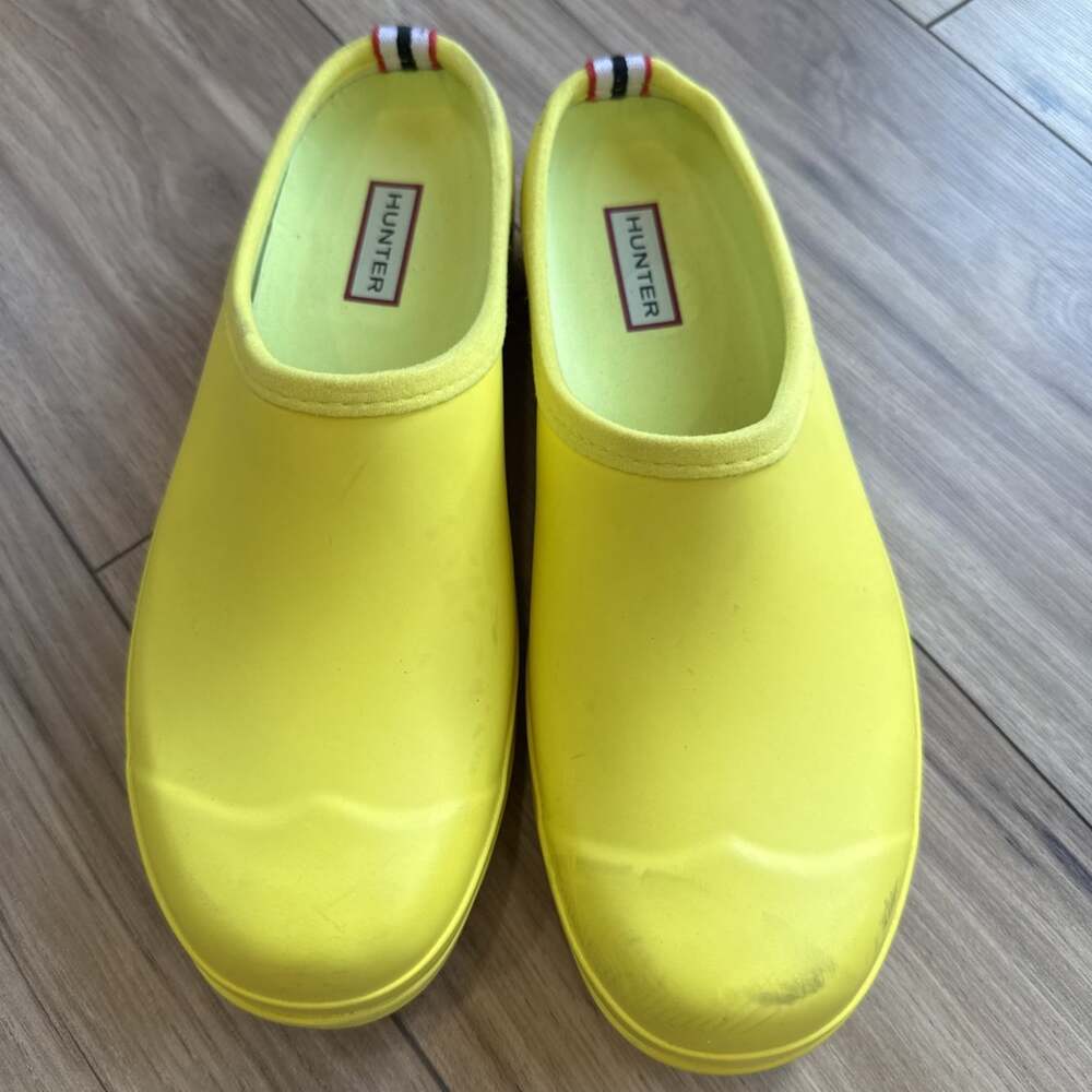 HUNTER SLIP ON CLOGS IN Yellow WOMENS  SIZE  10 COMFORTABLE Water Proof